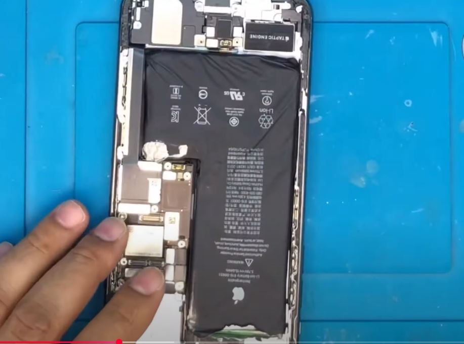 iPhone battery replacement service in Dubai